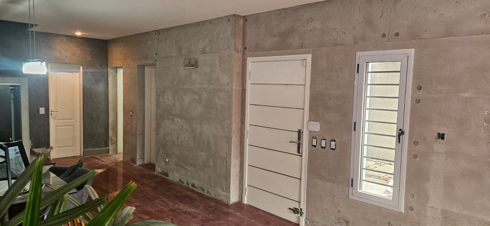Efecto encofrado en pared de acceso